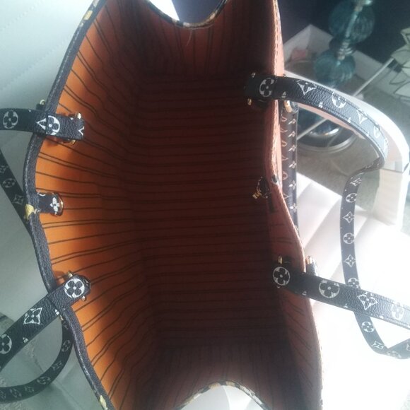 Louis Vuitton OnTheGo GM - Picture 8 of 8